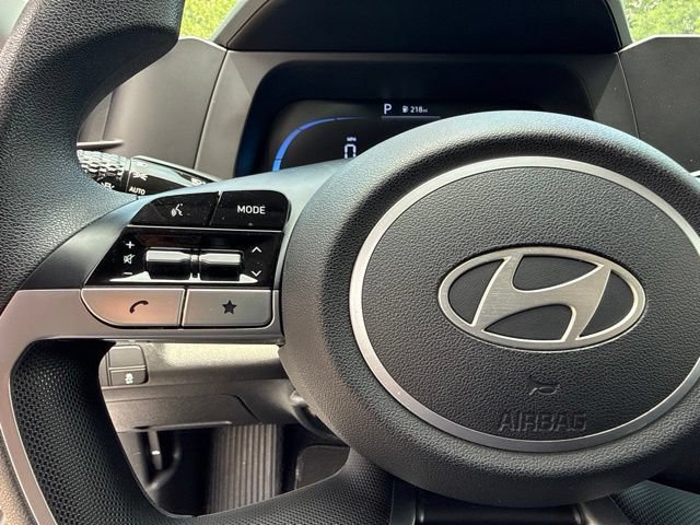 Used 2025 Hyundai Elantra SE FWD image 33