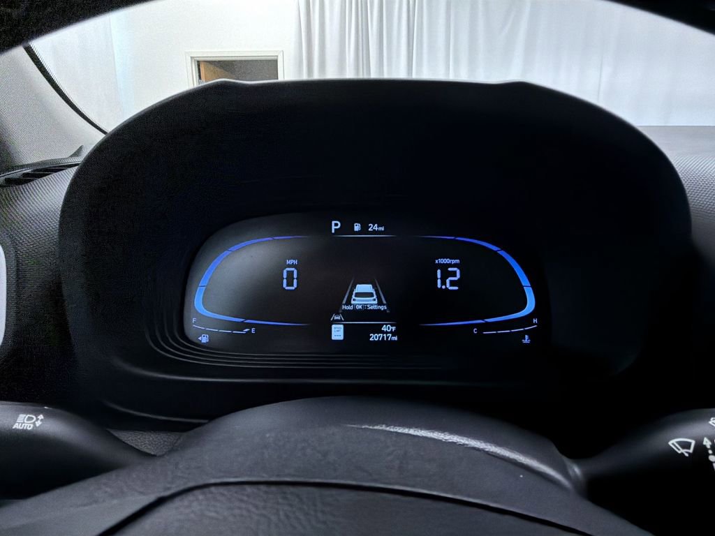 Used 2023 Hyundai Venue Limited image 8