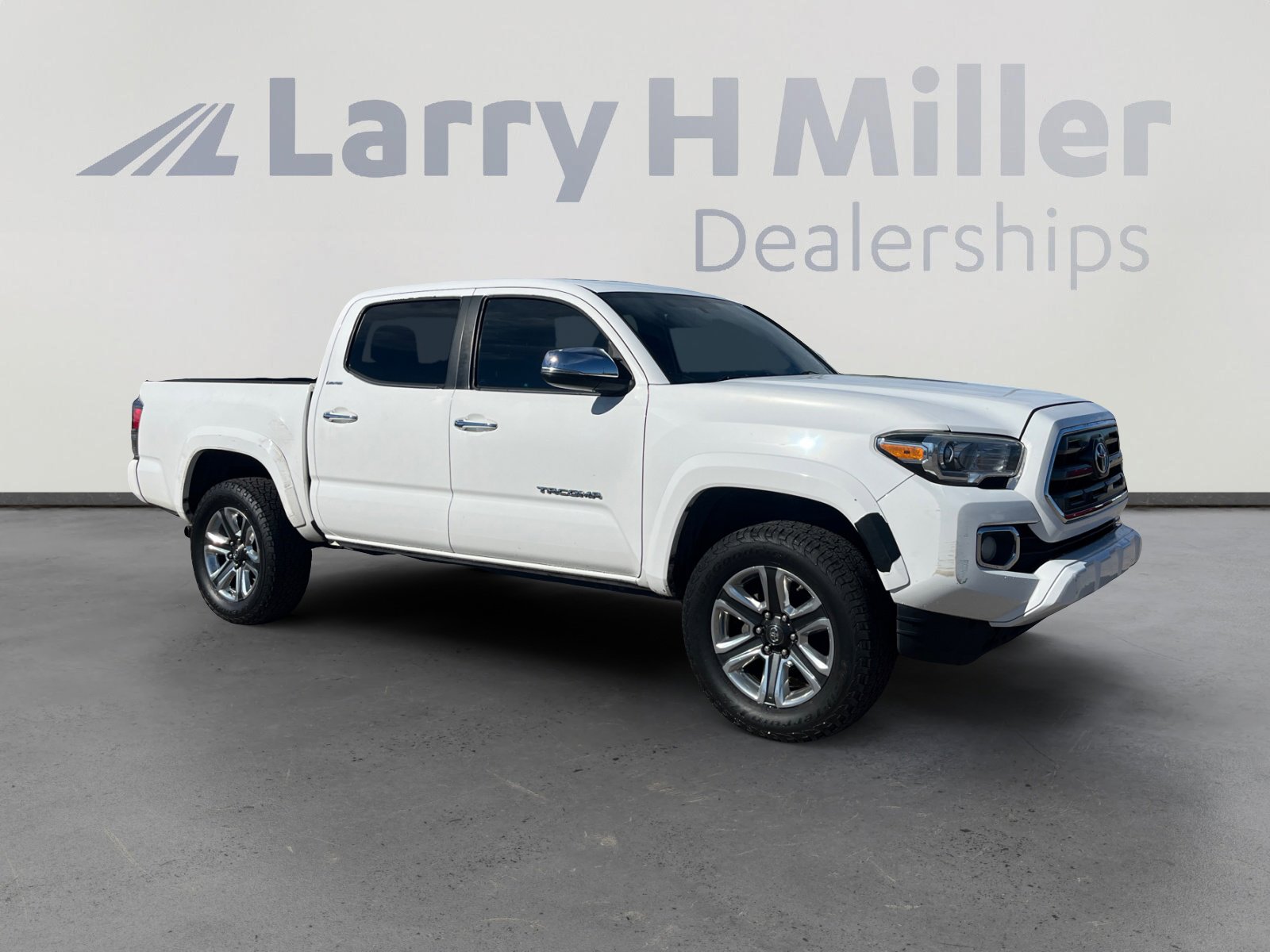Used 2017 Toyota Tacoma Limited image 7