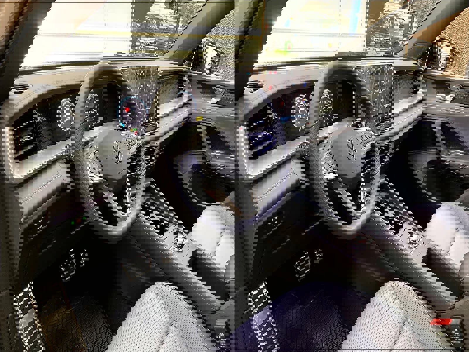 New 2026 Volkswagen Tiguan SE R-Line image 8