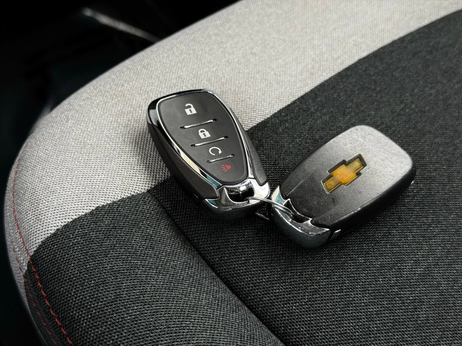 Used 2018 Chevrolet Bolt LT FWD image 43