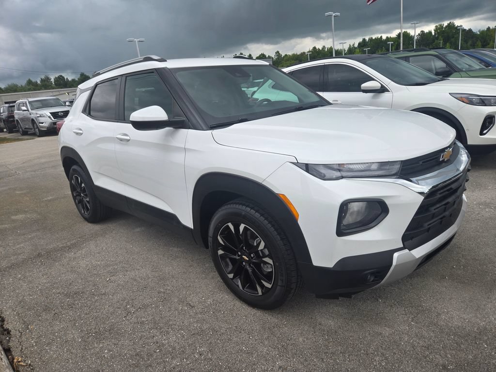 Used 2022 Chevrolet TrailBlazer LT FWD image 2