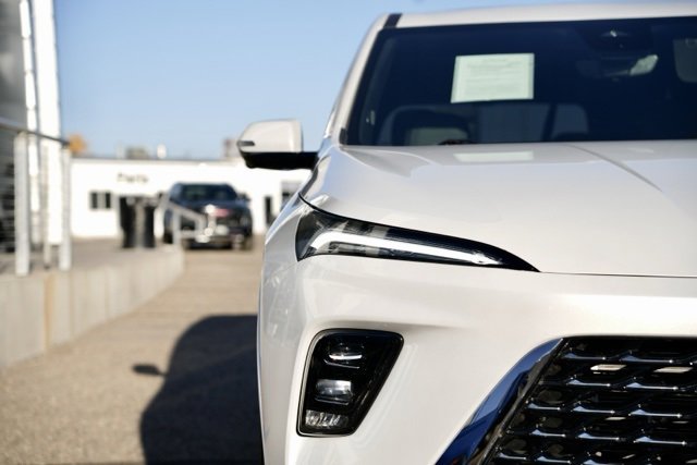 Used 2025 Buick Enclave Avenir w/ Super Cruise Package image 10