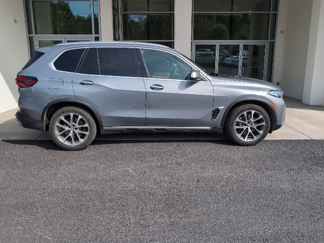 Used 2024 BMW X5 xDrive40i w/ Premium Package AWD/4WD image 2