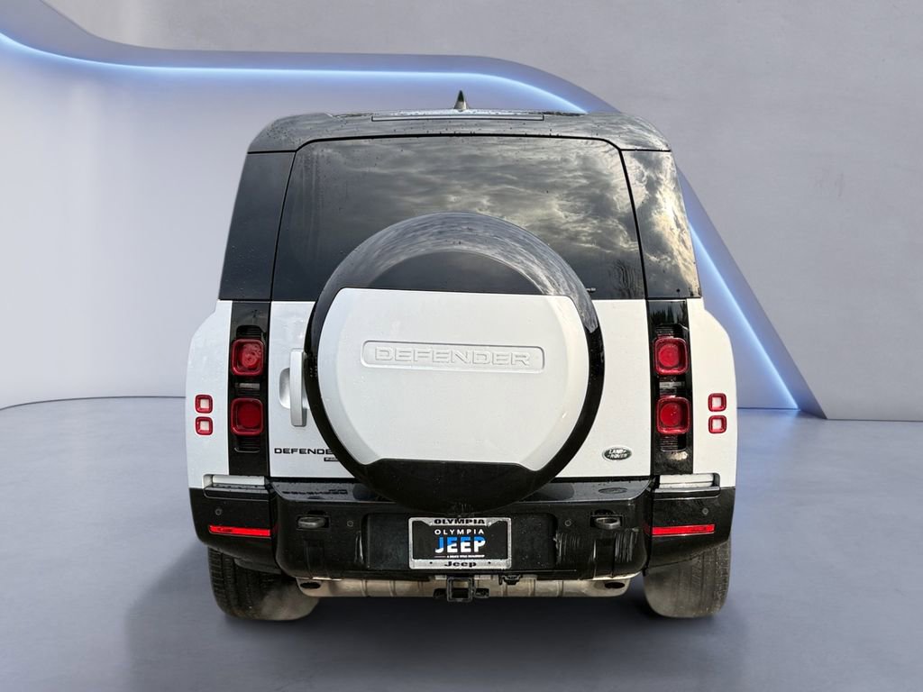 Used 2023 Land Rover Defender 130 X-Dynamic SE image 4