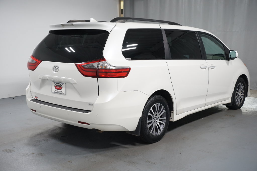 Certified 2020 Toyota Sienna XLE Premium FWD image 8