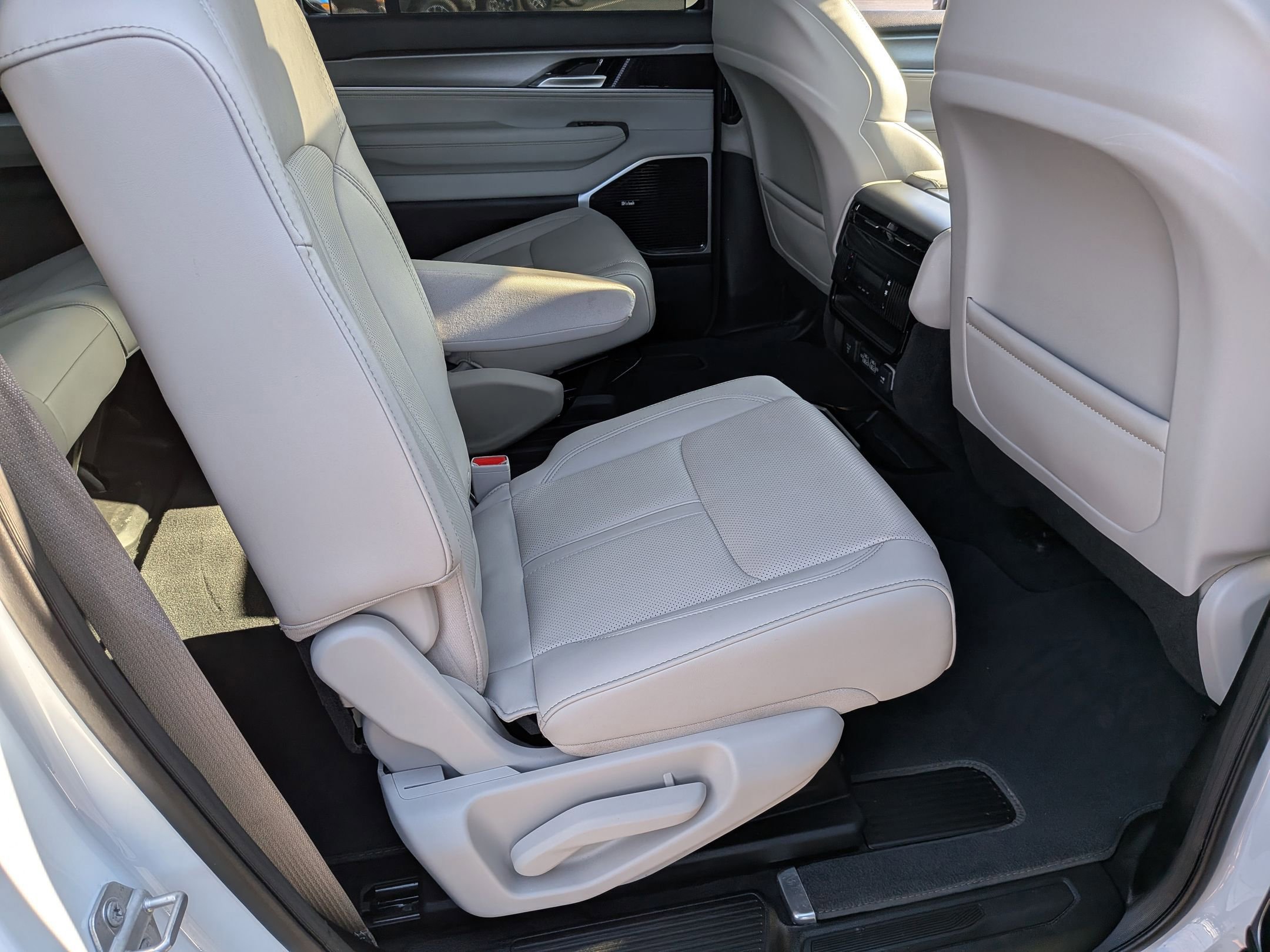 Certified 2025 Jeep Wagoneer Series III w/ Premium Group I image 35