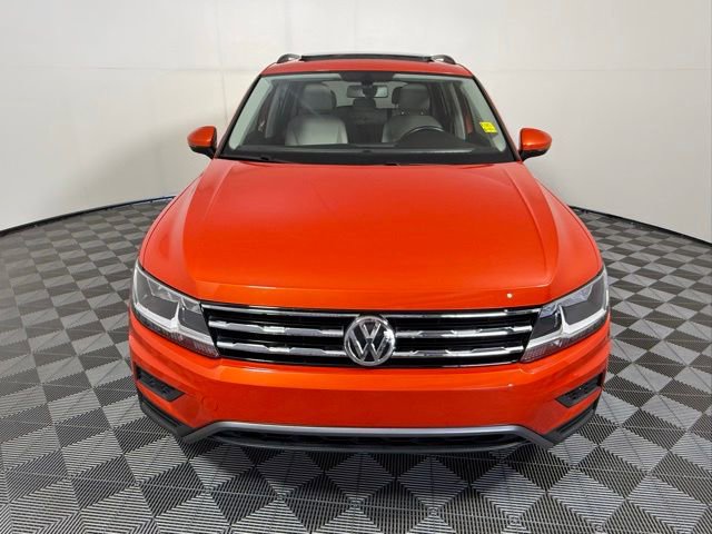 Used 2018 Volkswagen Tiguan SE w/ Panoramic Sunroof Package FWD image 9