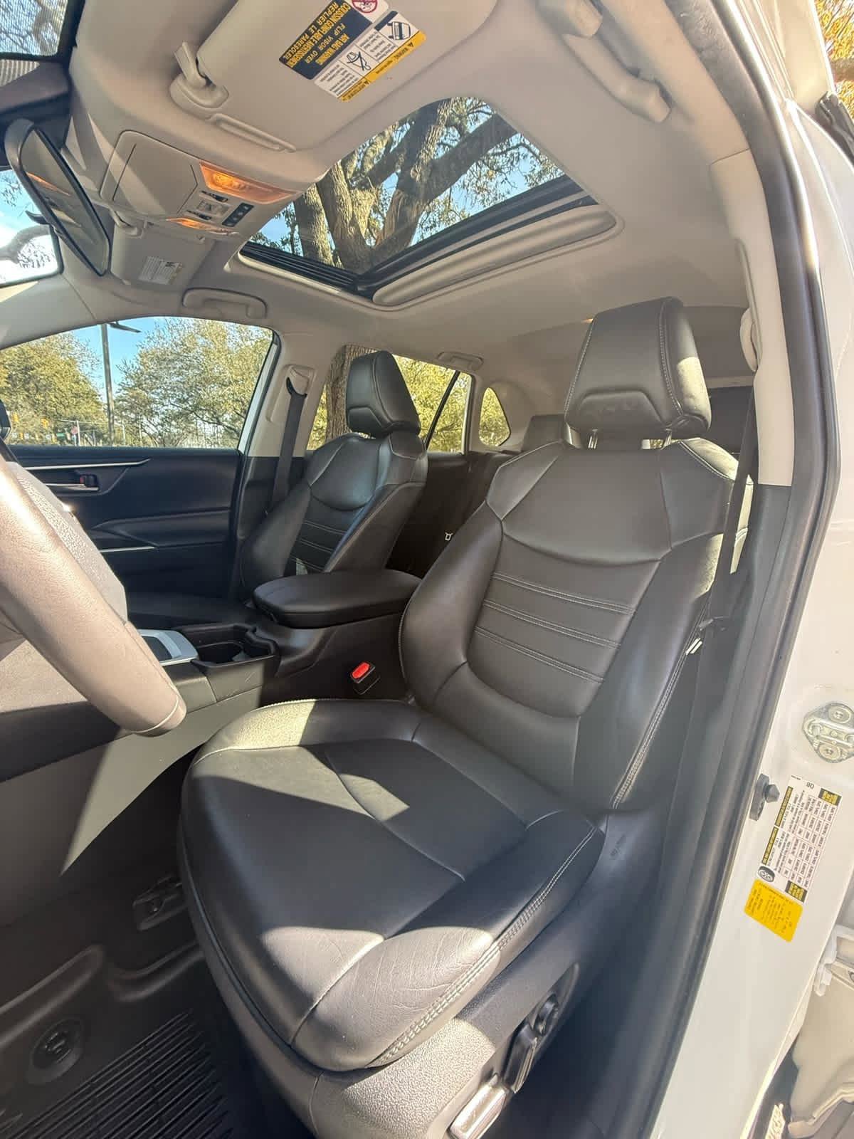 Used 2019 Toyota RAV4 XLE Premium image 9