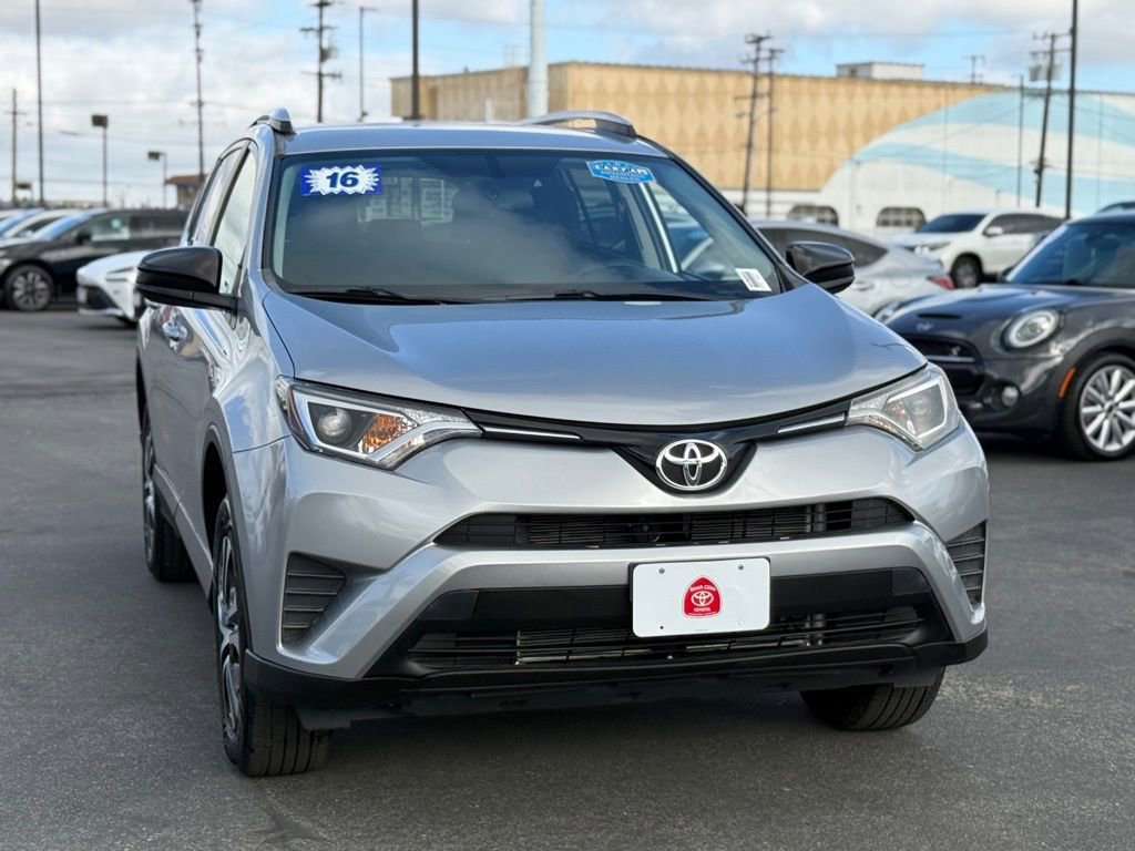 Used 2016 Toyota RAV4 LE FWD image 3