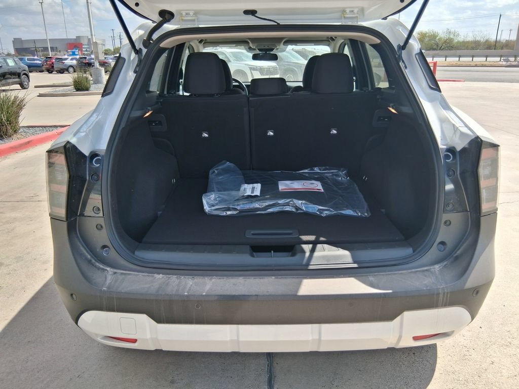 New 2026 Nissan Kicks SV w/ SV Premium Package FWD image 7