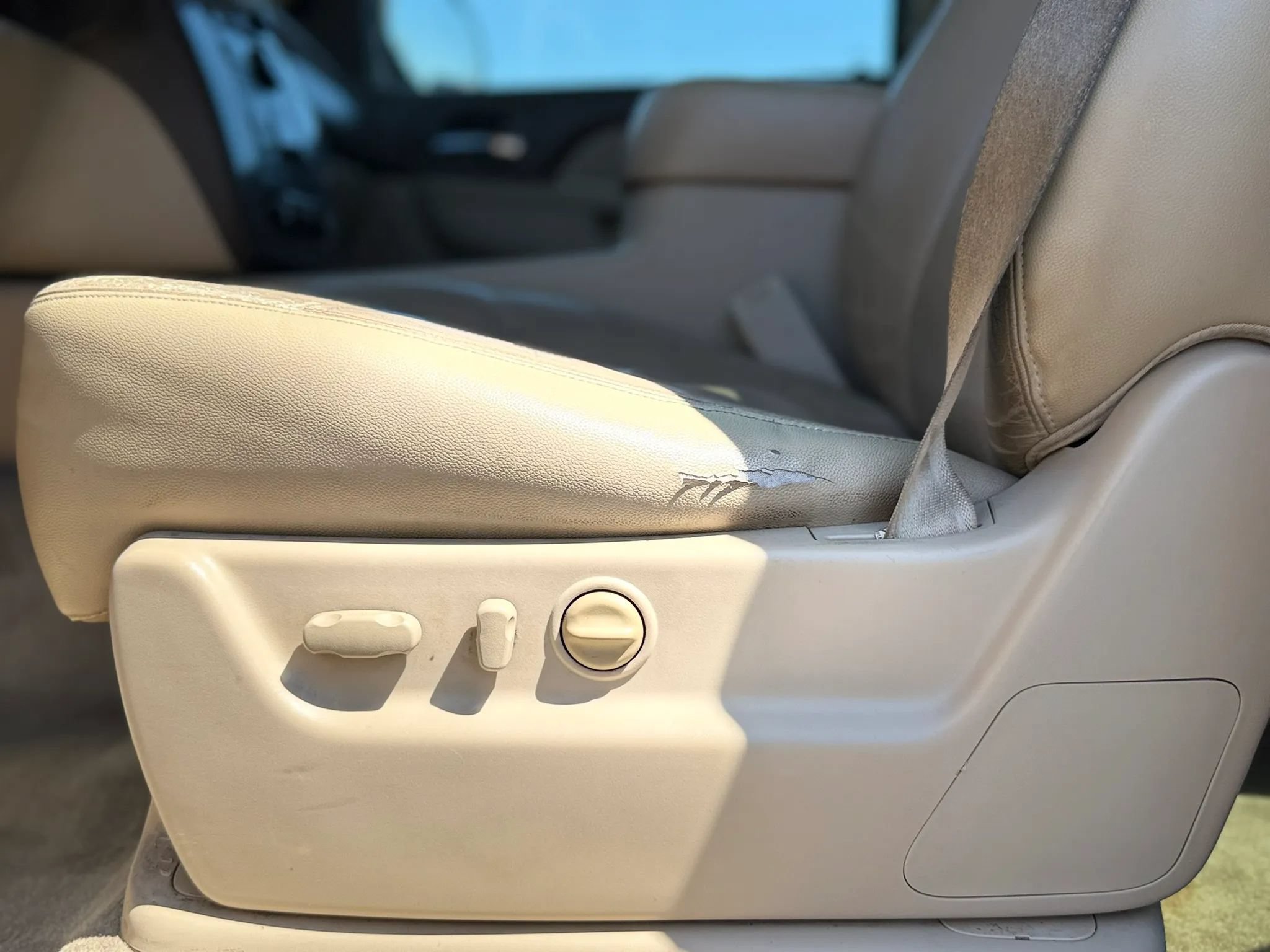 Used 2012 GMC Yukon SLT AWD/4WD image 26