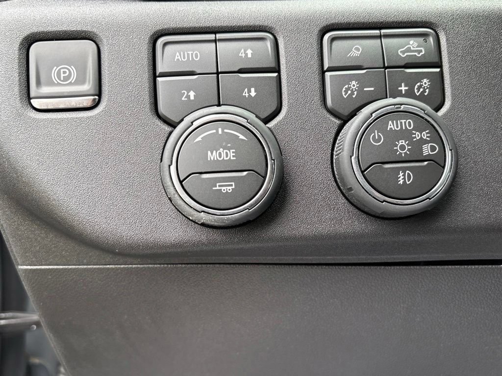Used 2026 Chevrolet Silverado 1500 LT Trail Boss w/ Convenience Package II AWD/4WD image 16