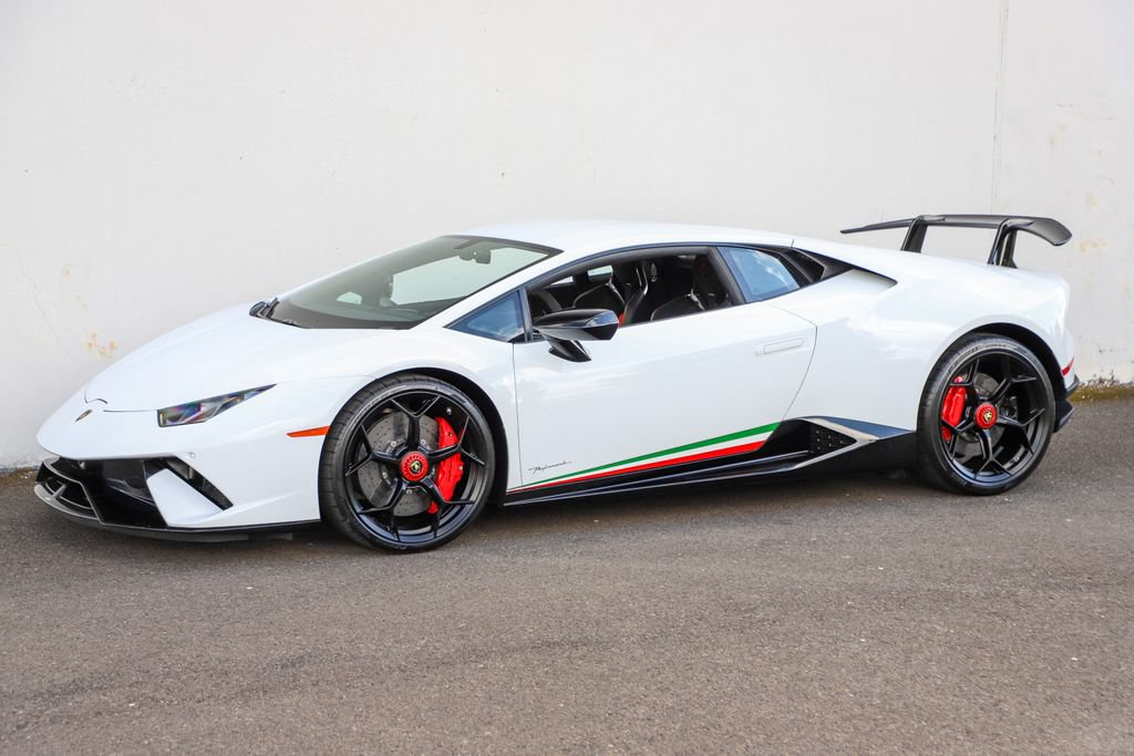 Used 2018 Lamborghini Huracan Performante AWD/4WD image 13