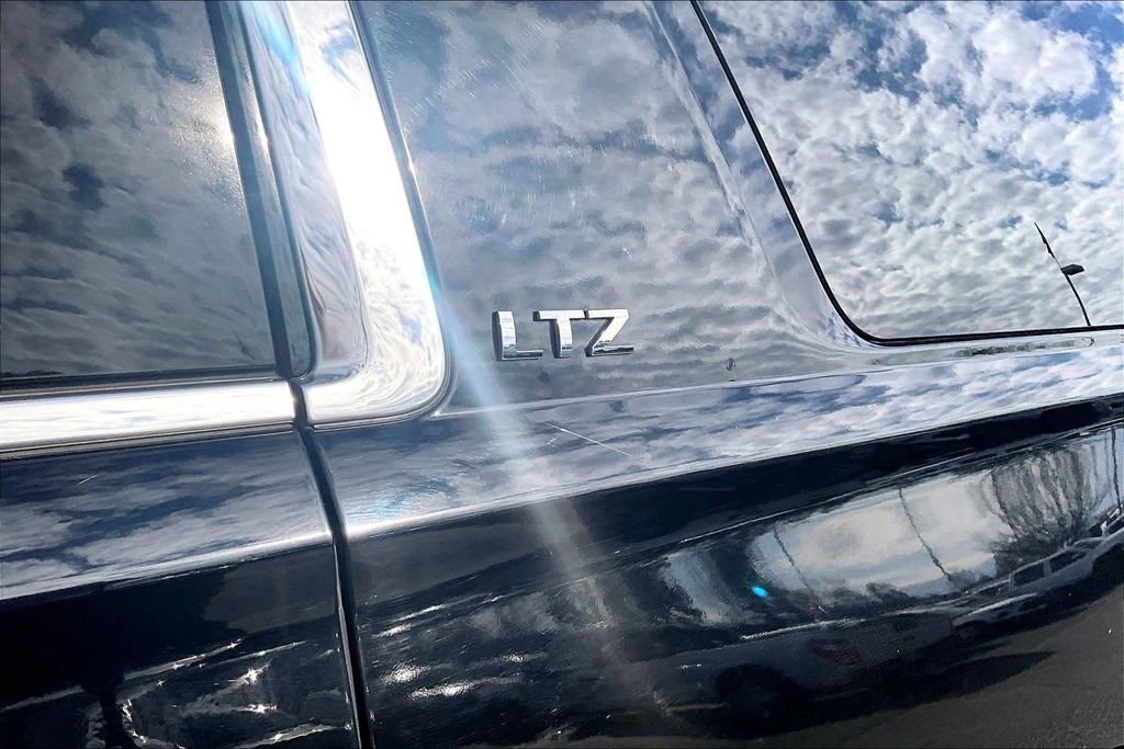 Used 2016 Chevrolet Suburban LT image 7