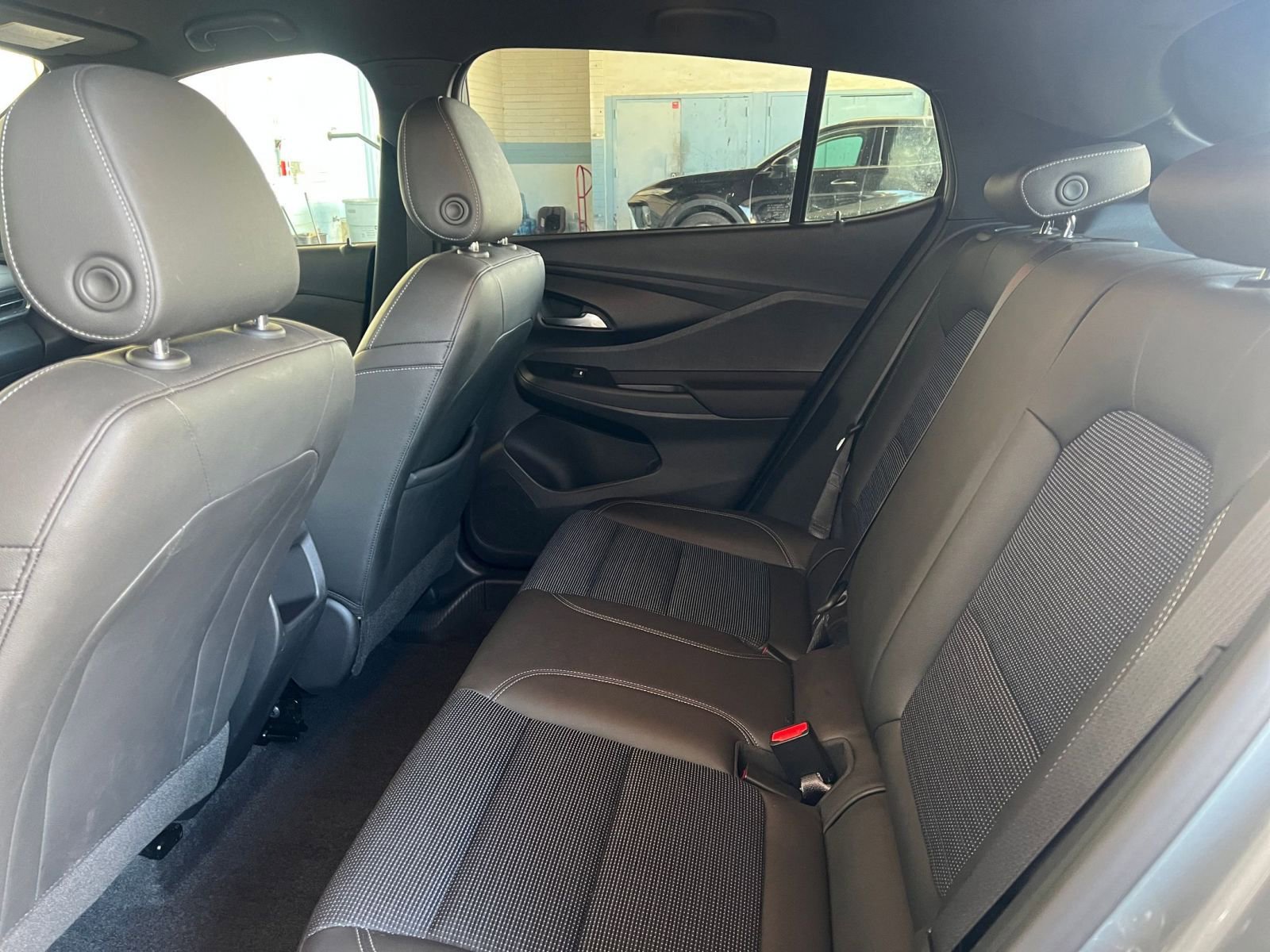 Used 2025 Buick Envista Preferred image 25