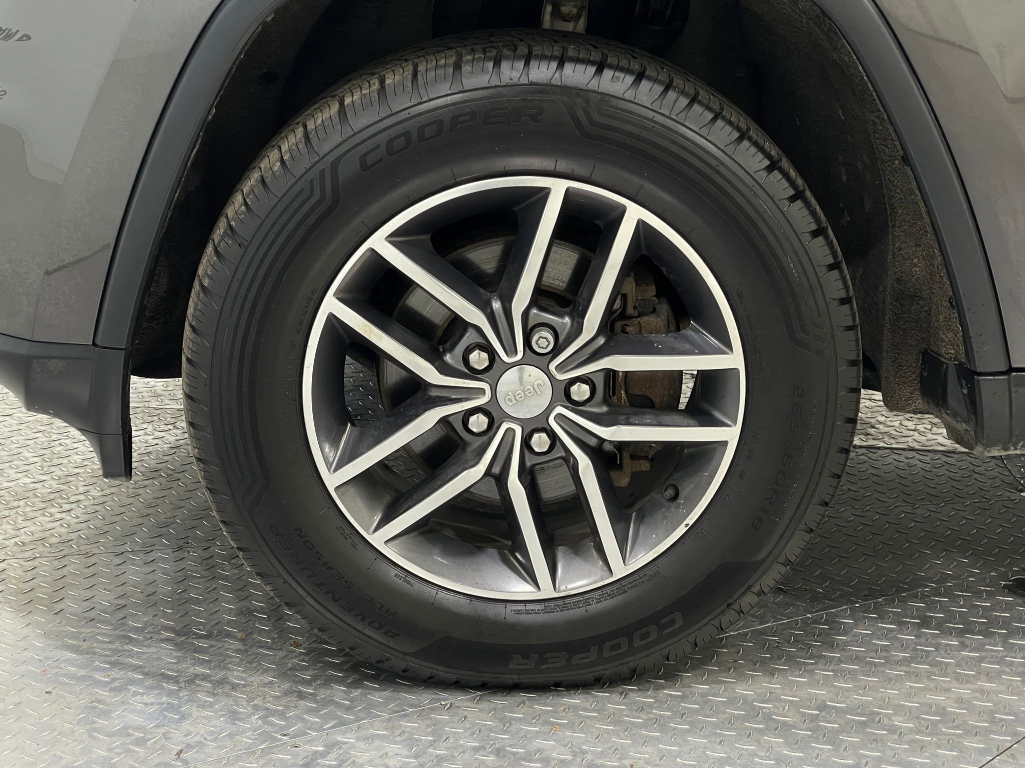 Used 2018 Jeep Grand Cherokee Limited image 35