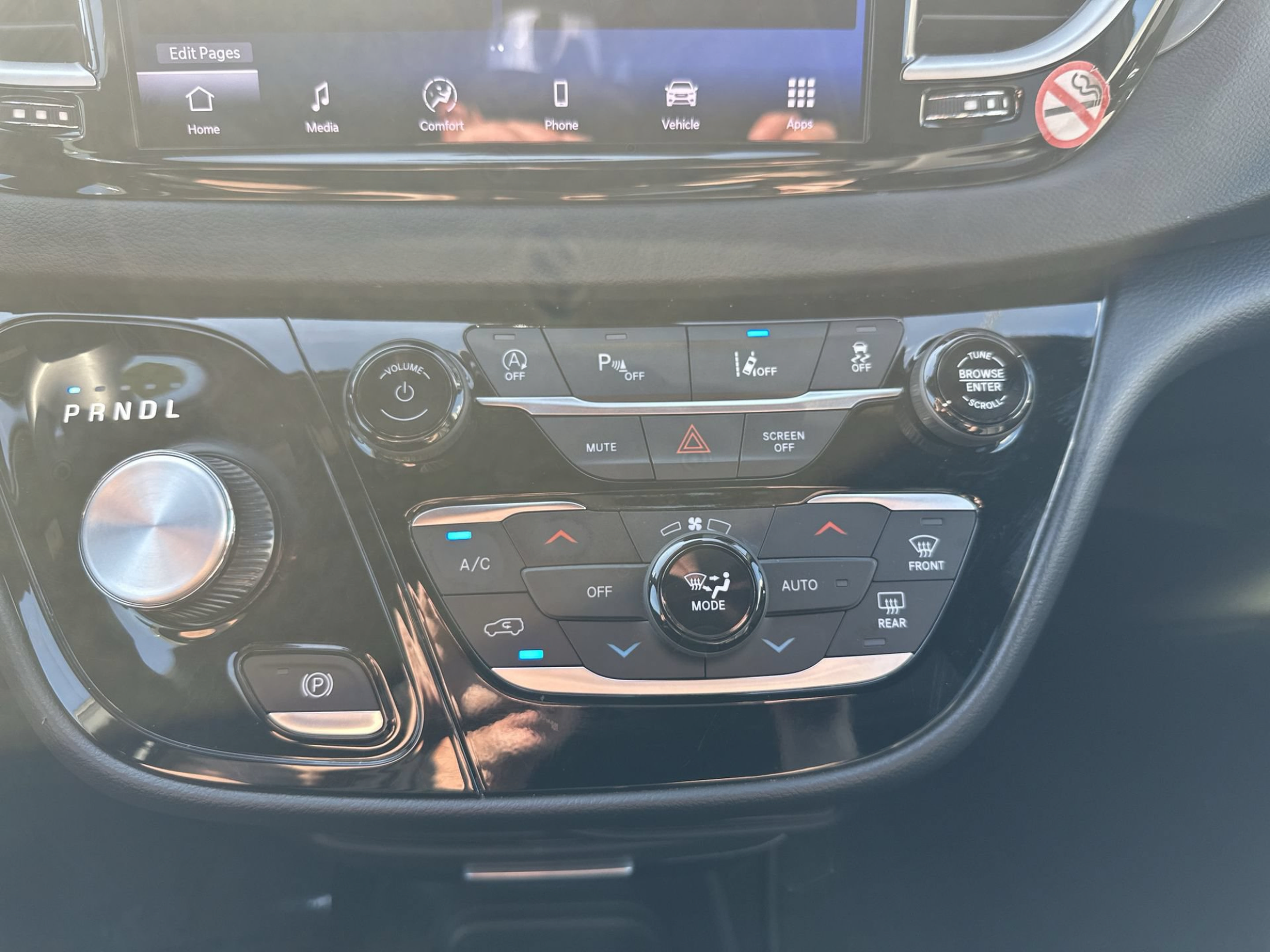 Used 2025 Chrysler Pacifica Select FWD image 16