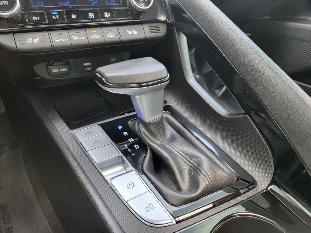 Used 2025 Hyundai Elantra Limited FWD image 18