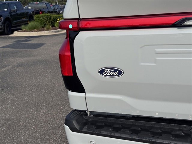 New 2024 Ford F150 Lightning Lariat image 8