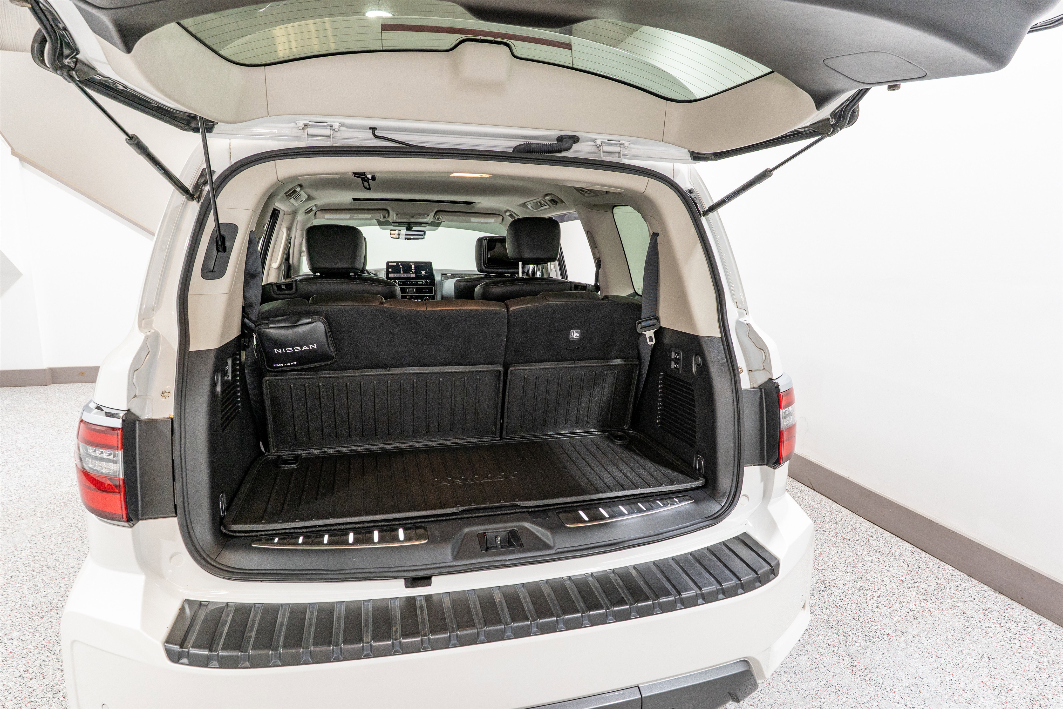 Used 2023 Nissan Armada Platinum w/ Captain's Chairs Package RWD image 37