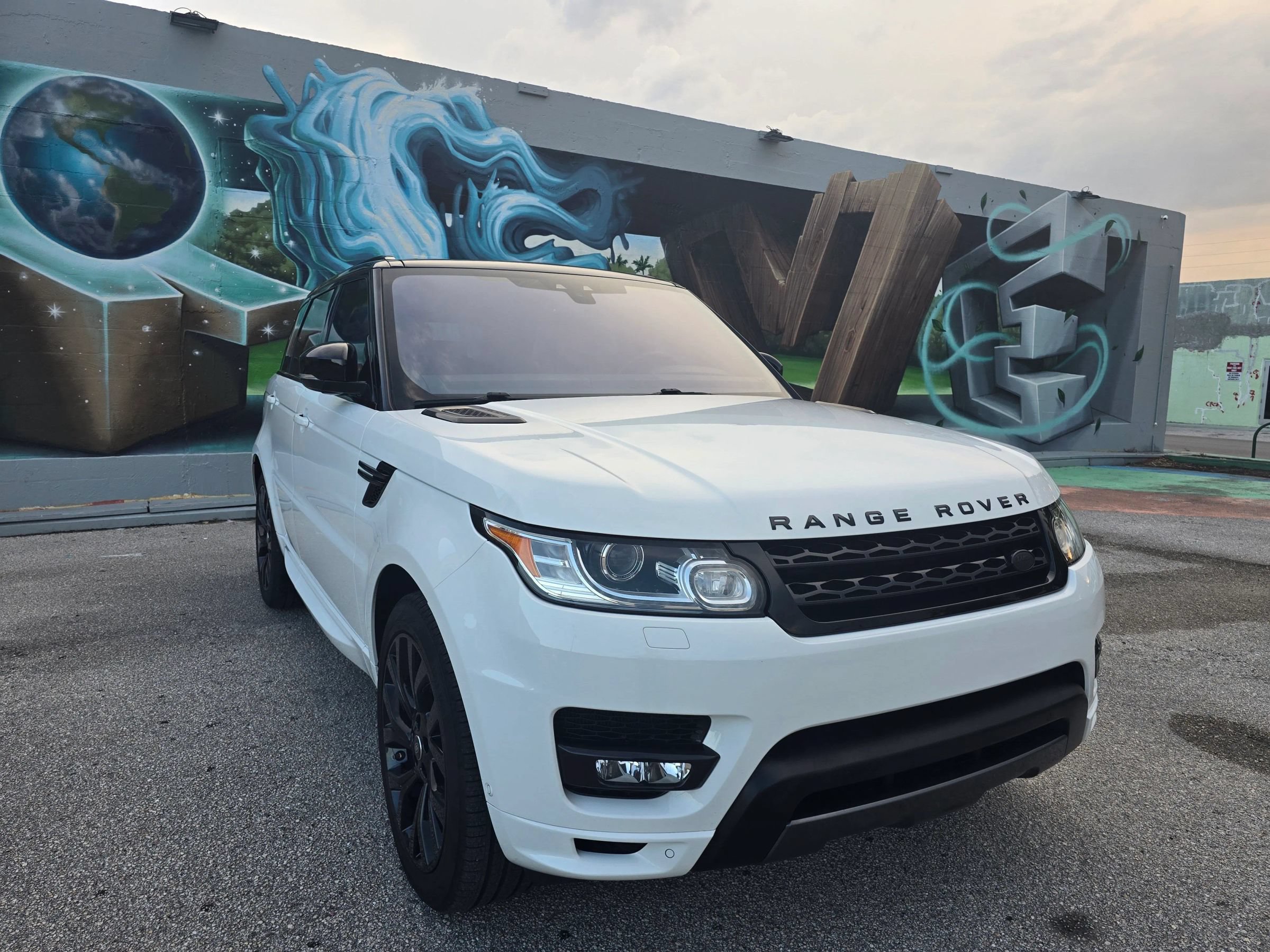 Used 2017 Land Rover Range Rover Sport HSE Dynamic AWD/4WD image 4