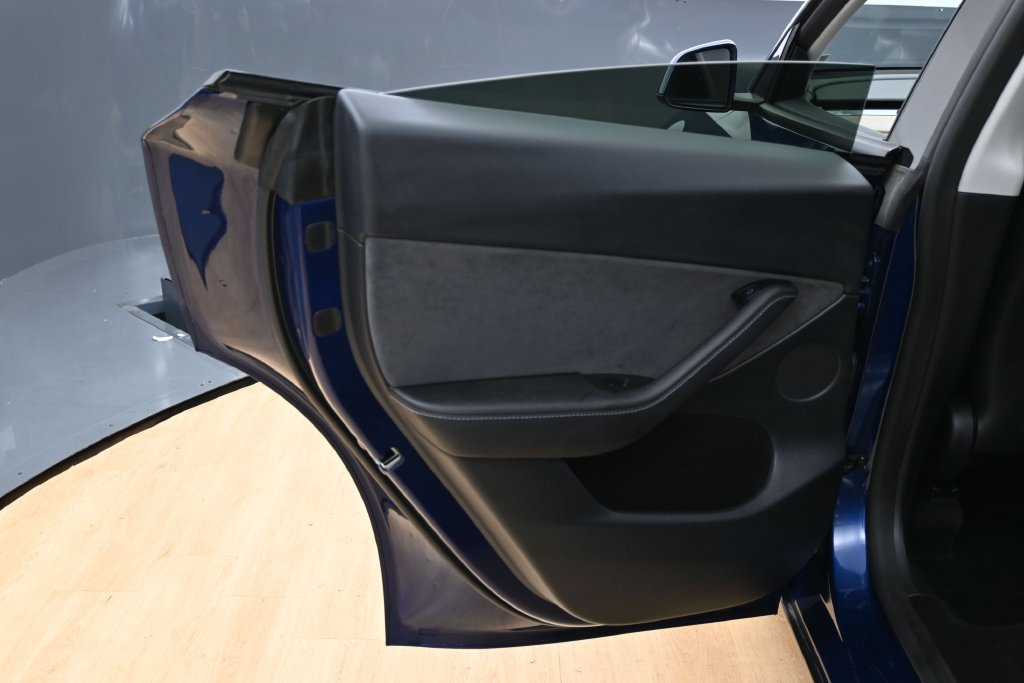 Used 2025 Tesla Model Y Long Range RWD image 40