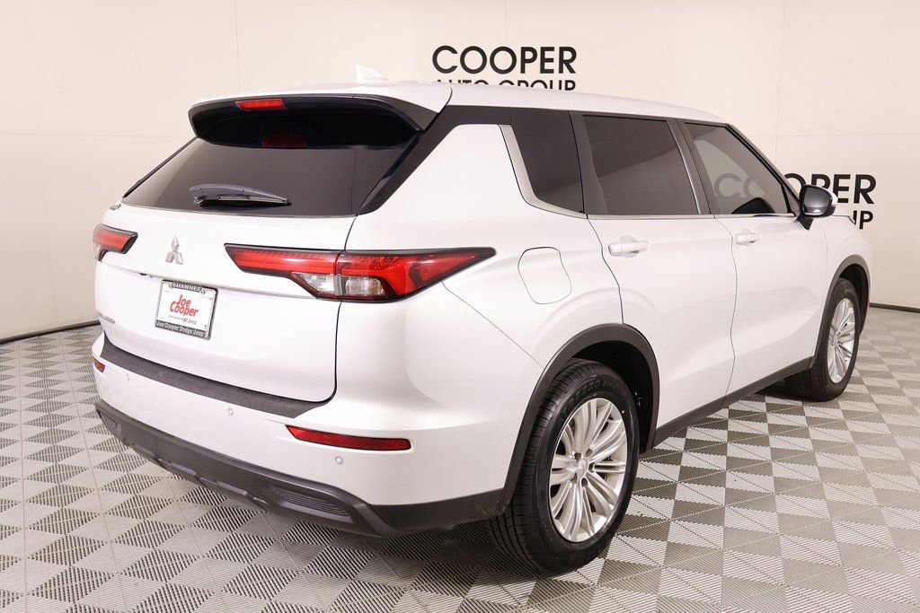 Used 2023 Mitsubishi Outlander ES image 20