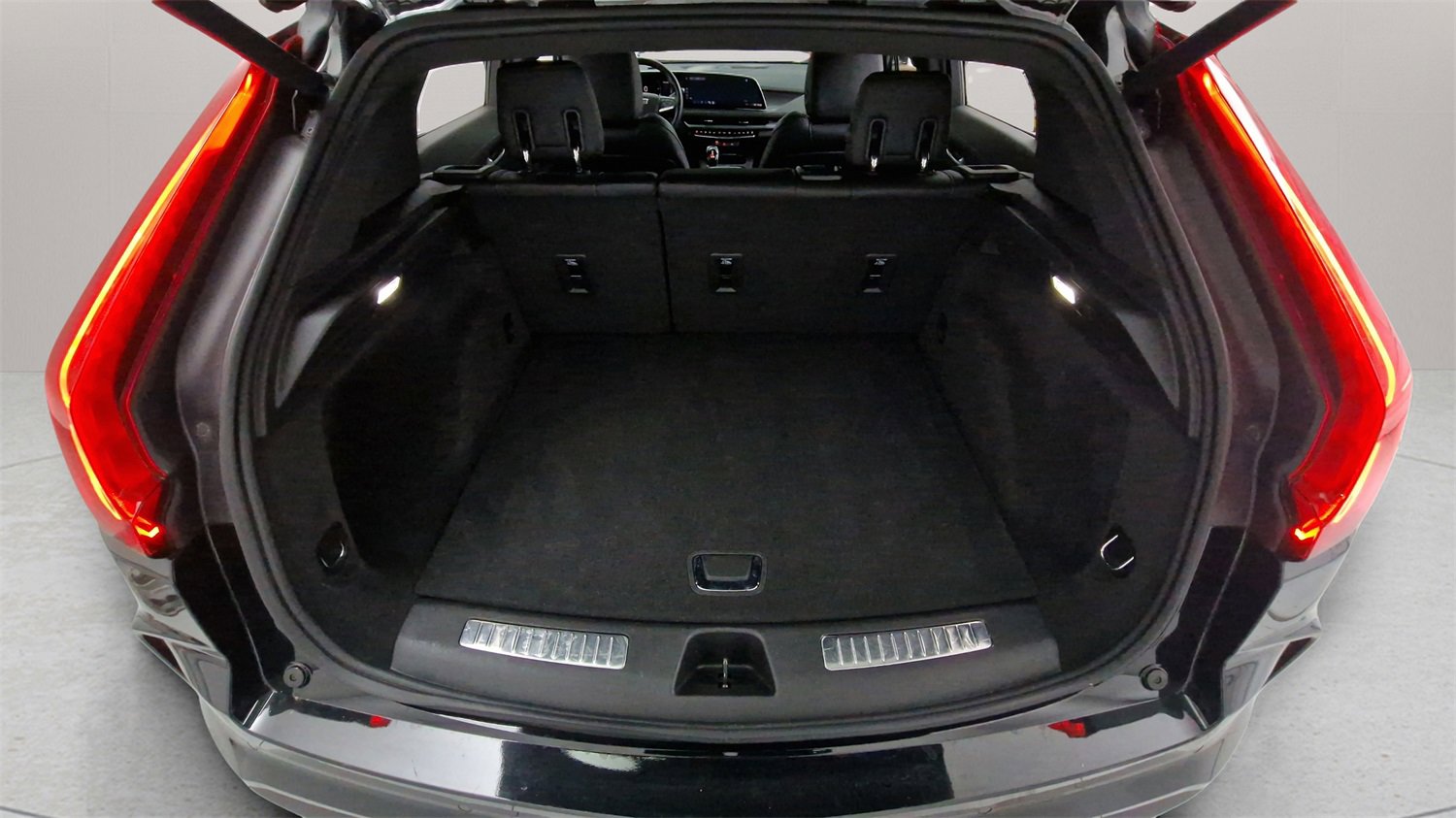 Used 2024 Cadillac XT4 Premium Luxury image 31