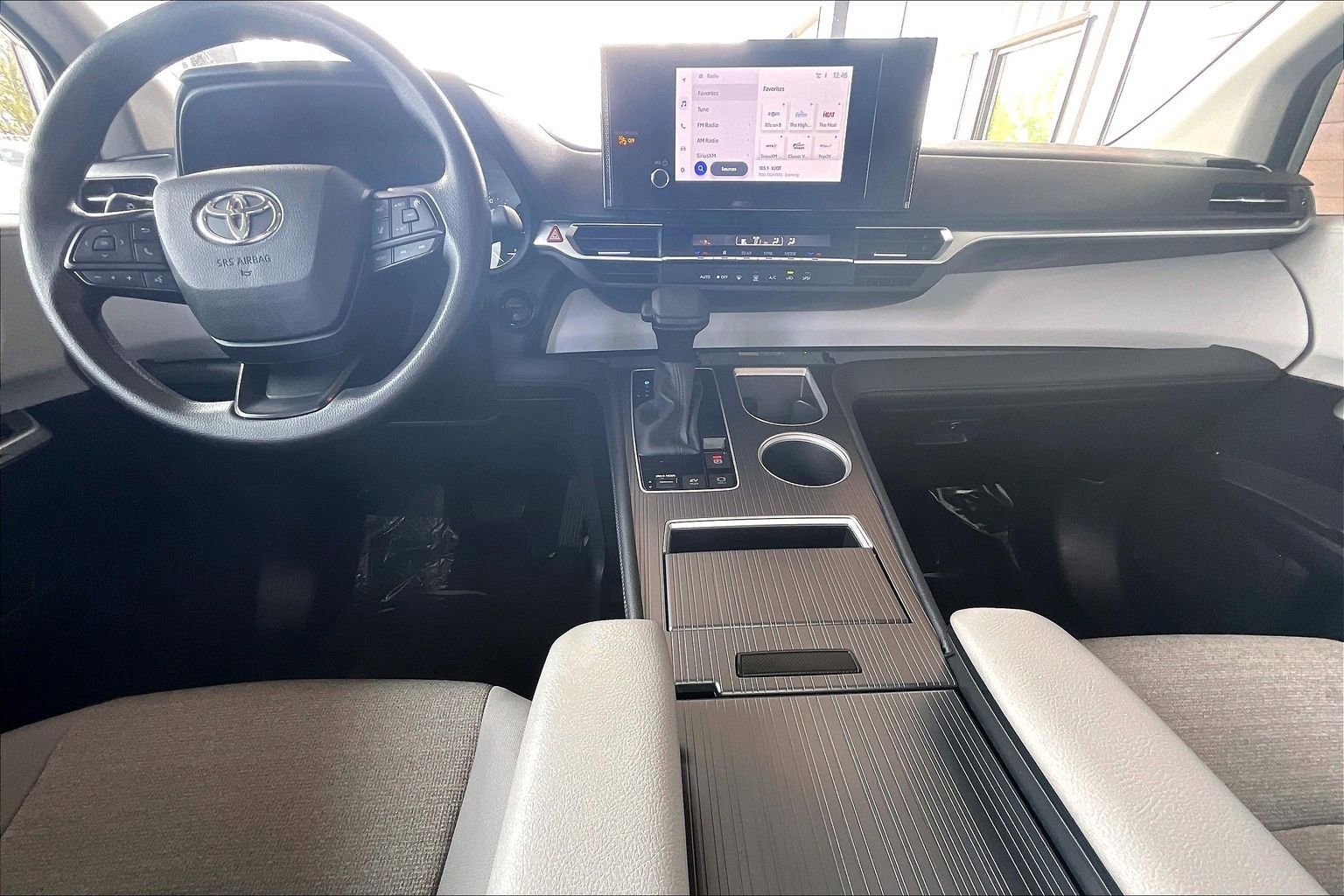 Used 2025 Toyota Sienna LE FWD image 7