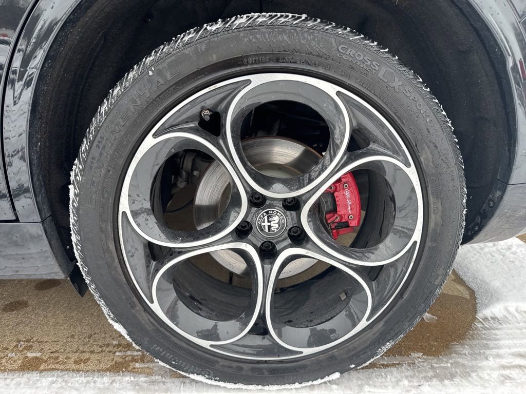 Used 2023 Alfa Romeo Stelvio Veloce image 19