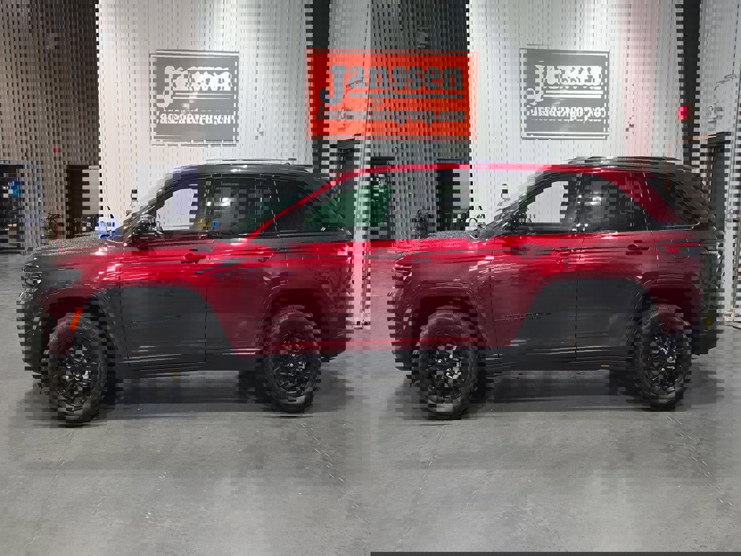 Used 2024 Jeep Grand Cherokee Altitude image 2