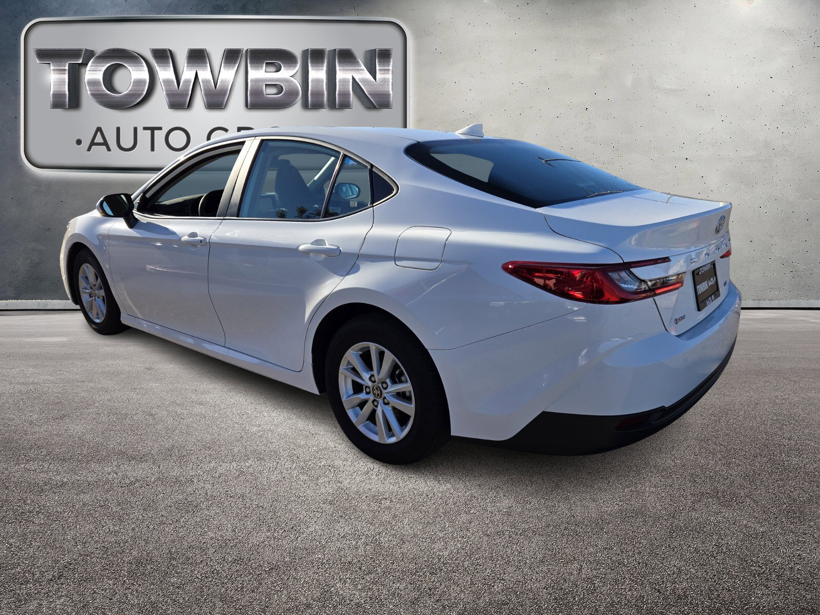 Used 2025 Toyota Camry SE image 7