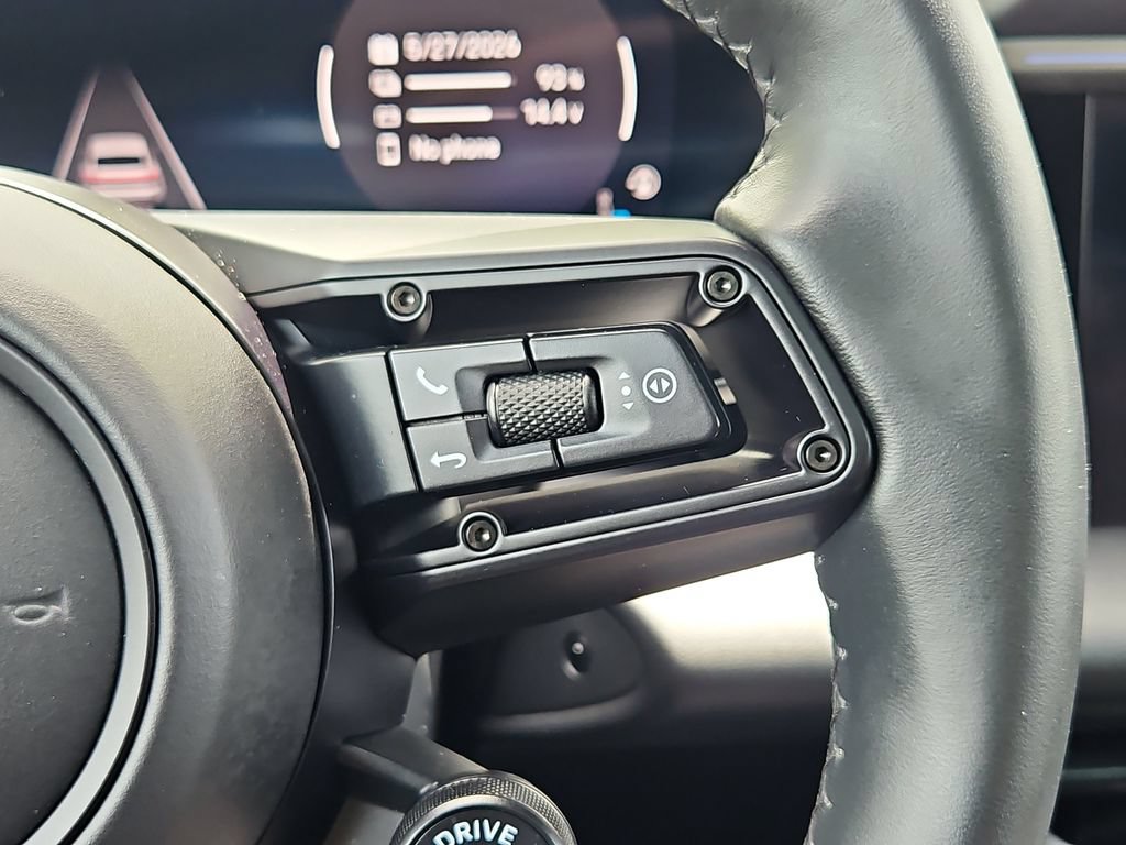 Certified 2025 Porsche Macan 4S Electric AWD/4WD image 32