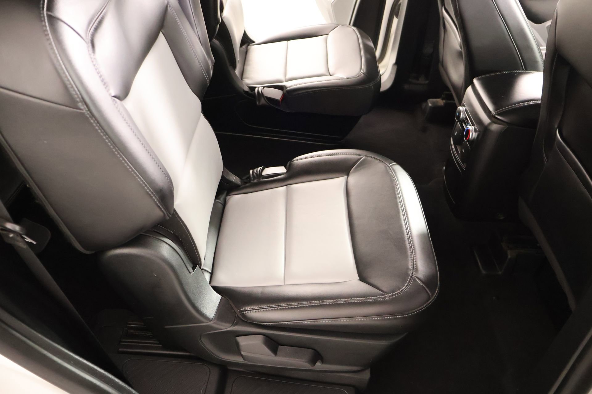 Used 2024 Ford Explorer XLT w/ Equipment Group 202A image 16