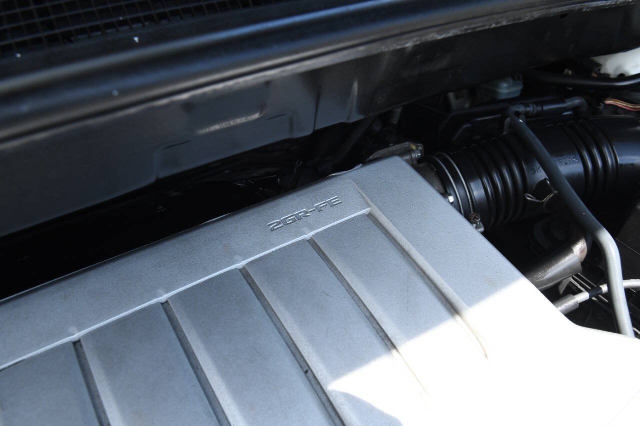 Used 2010 Toyota Highlander Limited AWD/4WD image 32