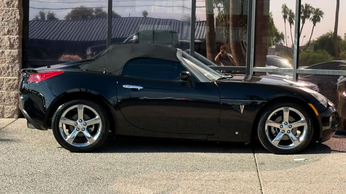 Used 2007 Pontiac Solstice GXP w/ Premium Package RWD image 19