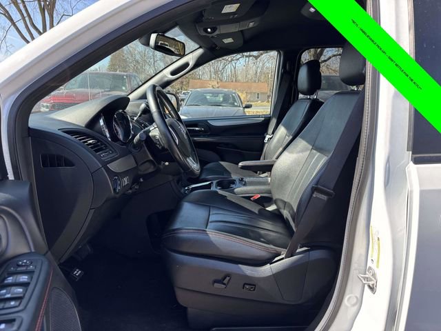 Used 2019 Dodge Grand Caravan GT image 3