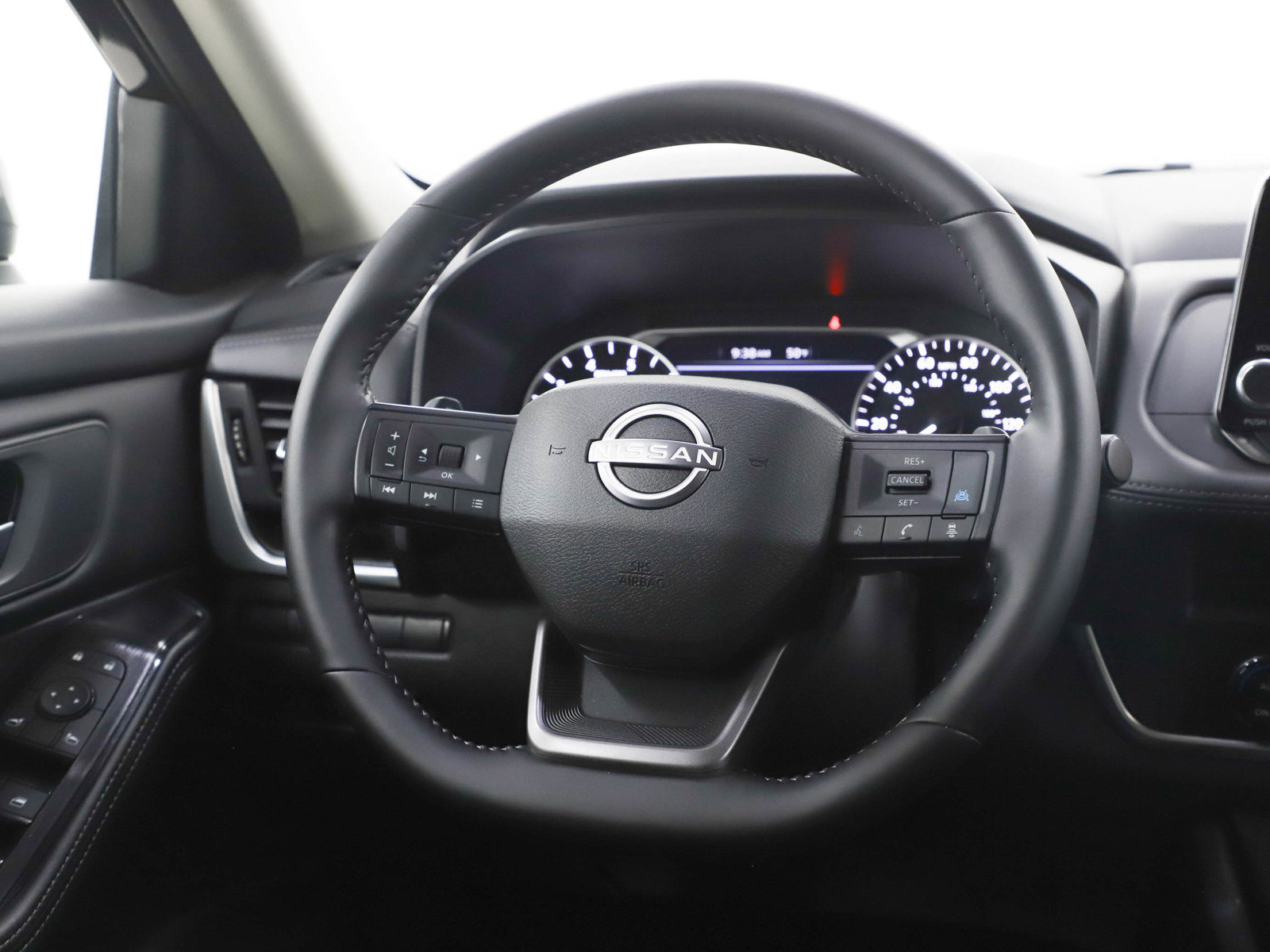 Used 2025 Nissan Rogue SV image 14