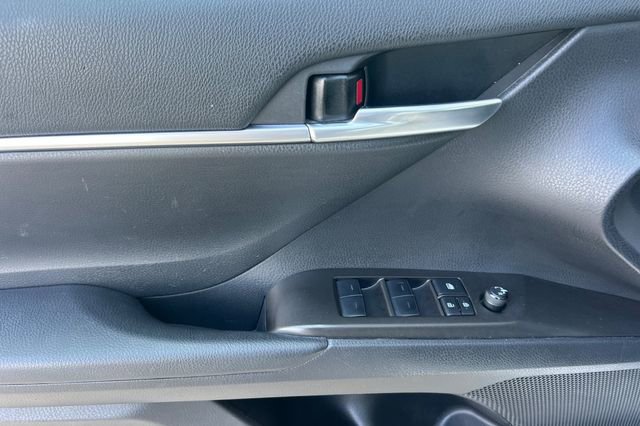 Used 2024 Toyota Camry SE image 11