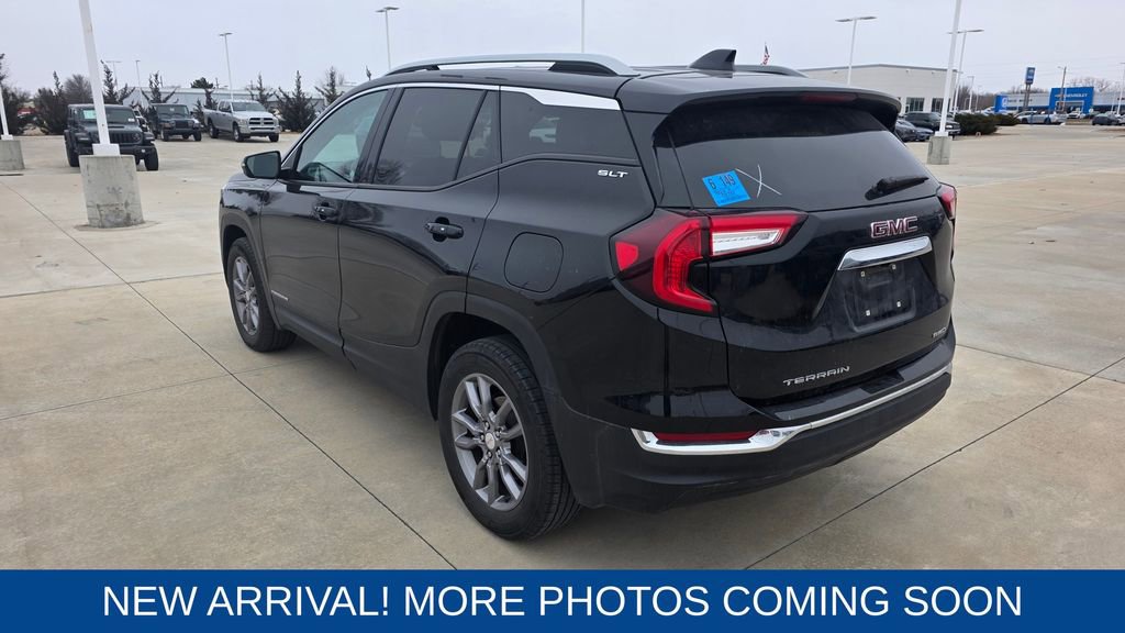 Used 2024 GMC Terrain SLT image 3
