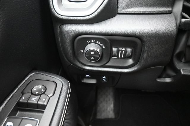 Used 2026 RAM 1500 Laramie AWD/4WD image 12