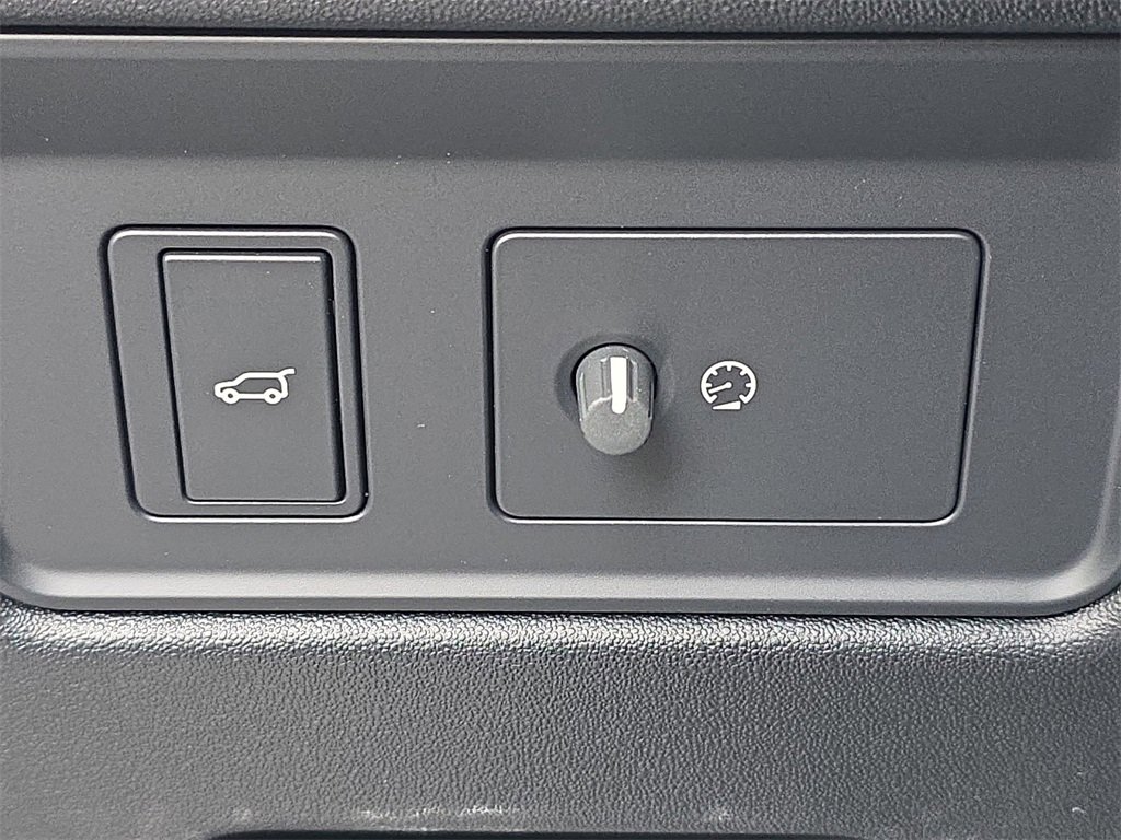 New 2025 Land Rover Discovery Dynamic SE image 28