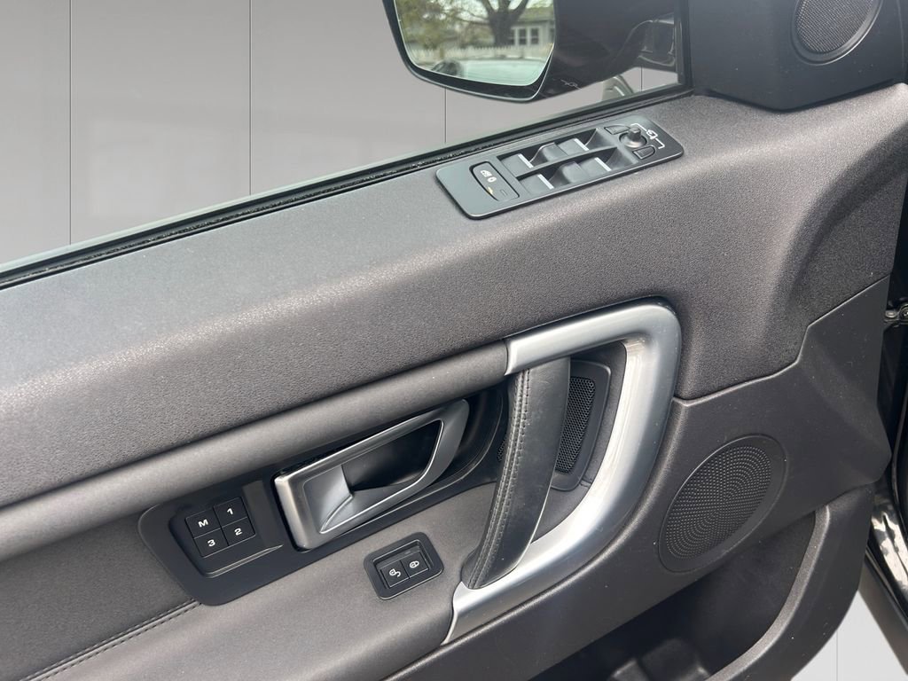 Used 2018 Land Rover Discovery Sport HSE image 11