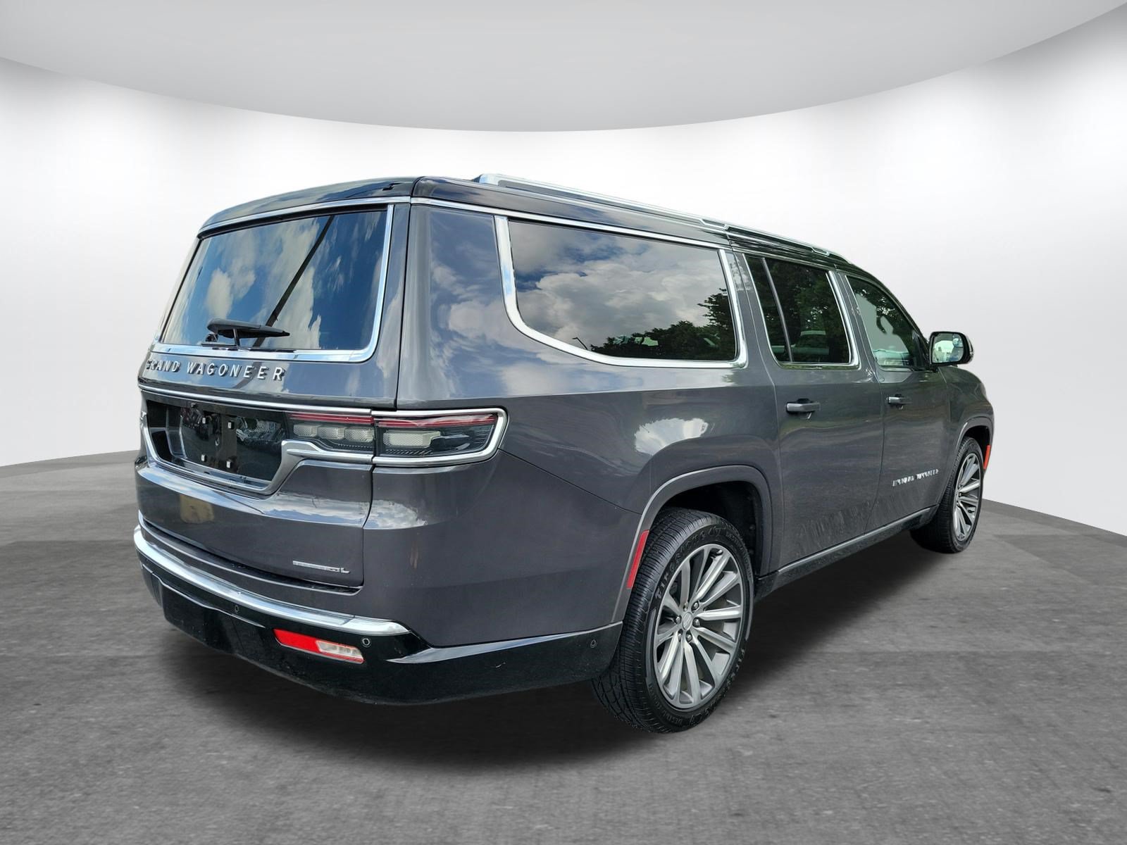 Used 2023 Jeep Grand Wagoneer L Series II AWD/4WD image 38