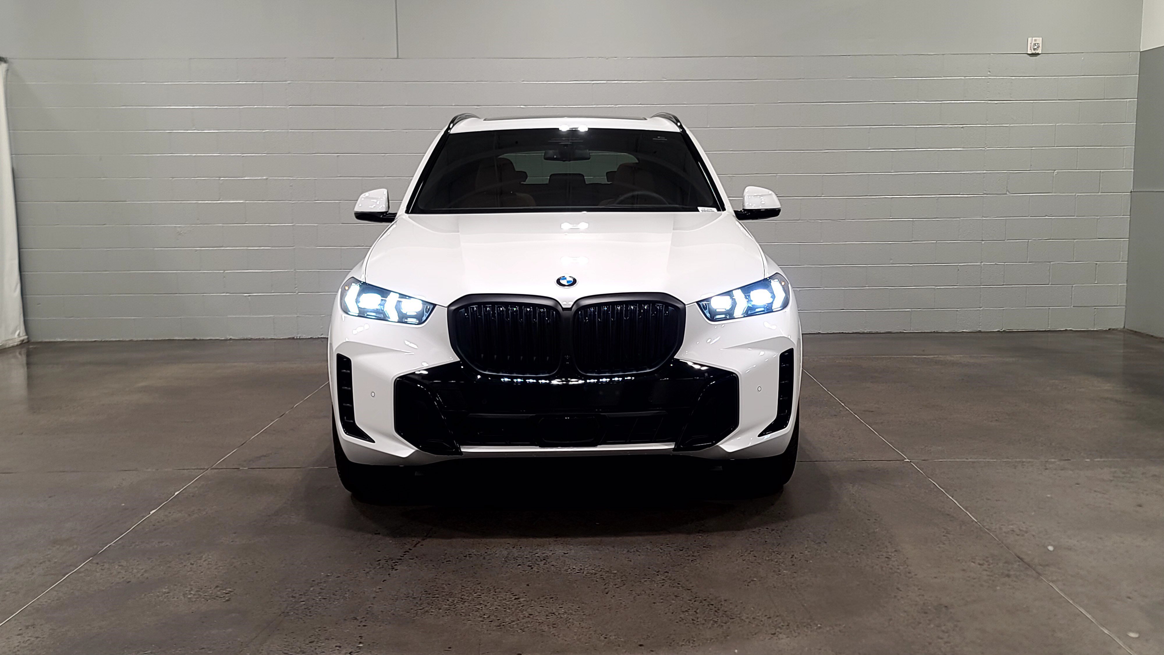 Used 2026 BMW X5 xDrive40i w/ M Sport Package AWD/4WD image 2