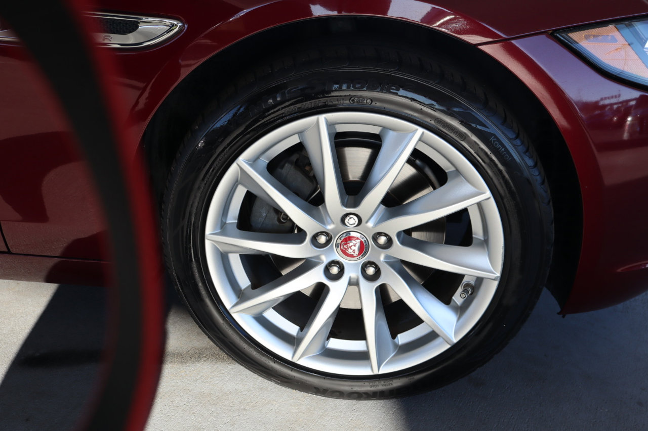 Used 2017 Jaguar XE image 41