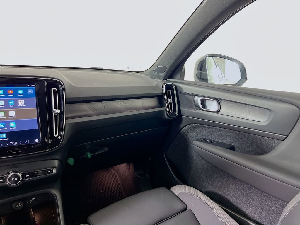 Used 2023 Volvo XC40 Recharge Core image 24