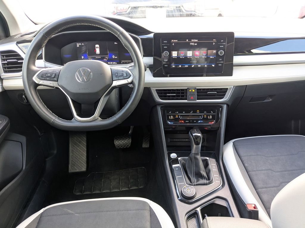 Used 2025 Volkswagen Taos SE AWD/4WD image 26