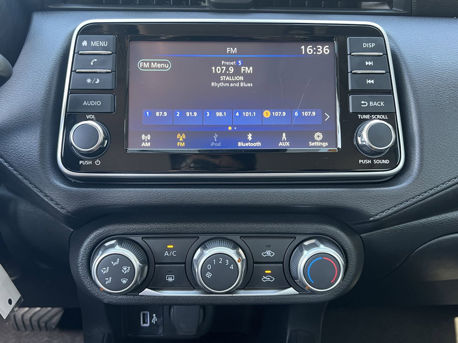 Used 2024 Nissan Versa S w/ Trunk Package FWD image 4